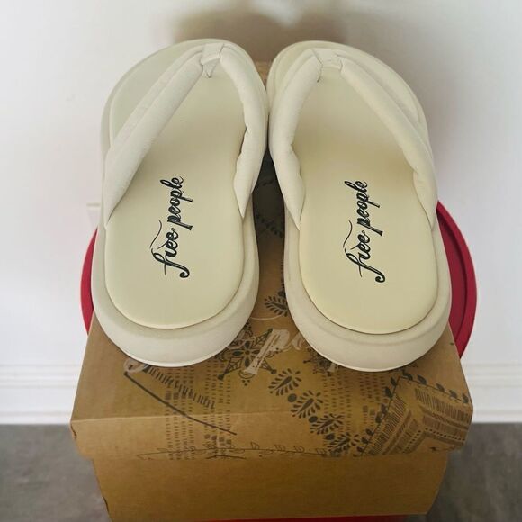 FREE PEOPLE Wonderland Leather Sandal Flip Flop,‎ Size 9.5, (39.5 EU) White, NWT - Picture 8 of 17